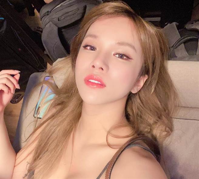 小A辣现在生理上变成真正的女性。（图／翻摄自小A辣脸书）
