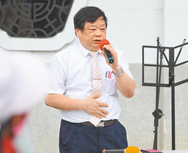 ＜民智定＞版主蘇柏嘉表示，含瘦肉精的美豬對人體有害，政府應該要傾聽人民的聲音。（鄭任南攝）