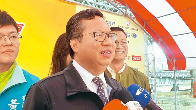 鄭文燦11月赴外縣市行程有澎湖、雲林、金門，外界聯想是否在為下一步打算，桃市府澄清，這些都是之前排定的行程。（賴佑維攝）