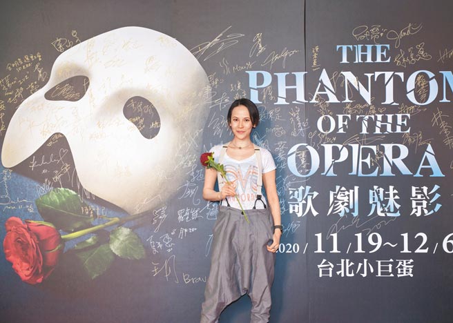 歌后杨乃文昨晚前往小巨蛋欣赏她最爱的音乐剧《歌剧魅影》。（宽宏艺术提供）