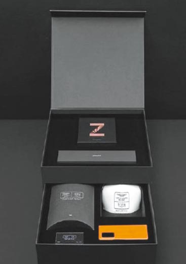 三星在大陆推出限量777套的Galaxy Z Fold2 Aston Martin特别版，定价2万9999人民币，约台币9万1000元。（摘自微博）