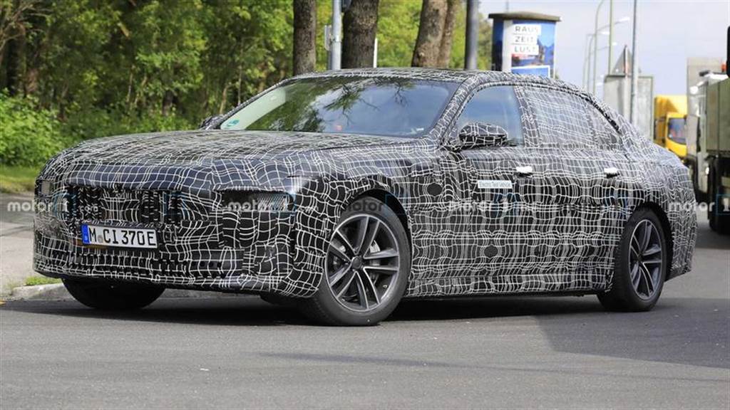 BMW i7 豪華電動房車性能曝光：搭載 100kWh 大電池，500+ 匹馬力輸出