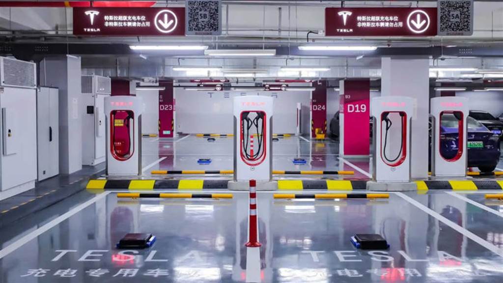 特斯拉啟用中國第 500 座超級充電站：一年內狂蓋 200 座，全球超充數僅次美國
