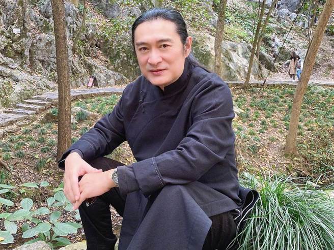 黄安被问何不转投大陆医保，竟表示这是两码事，而他就是要爽用健保。(翻摄自黄安微博)