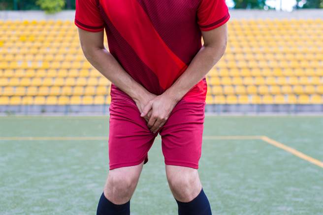 人夫结扎超痛，像是蛋蛋遭重击，让他忍不住抱怨，说不会痛都是骗人的。（图／Shutterstock）