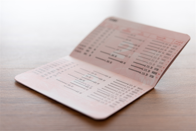 许多人都不知道，劳退金不仅不会破产，还可以自提薪资的6％到劳退帐户，退休后将可领到多一倍的退休金。(达志影像)