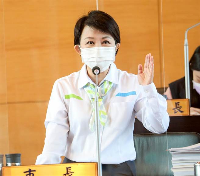 市长卢秀燕今日于市议会备询，再三强调全民防疫的重要性，呼吁民眾齐心抗疫，务必配合防疫措施。（陈世宗摄）