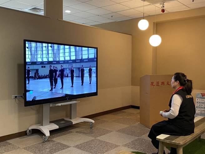 舞王团队2011年曾在花莲夏恋嘉年华表演「舞动世纪」，花莲县长徐榛蔚今年得知再度来台消息后，要求文化局和主办单位联繫，邀请国际顶尖艺术团队将高水准表演带到花莲。（罗亦晽摄）