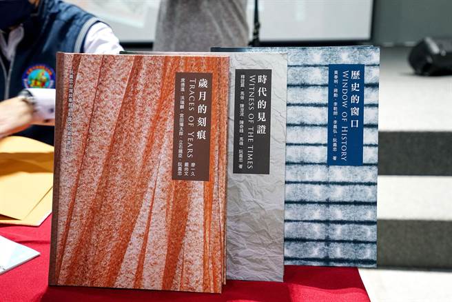 宜蘭市公所出版的「影像文化資產叢刊」已出版第3本，由阮義忠主編的《歲月的刻痕》今天發表。（李忠一攝）
