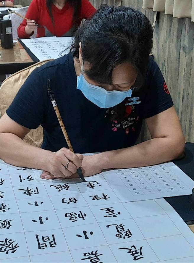 國小教師方翠禪苦練書法奪全國國語文競賽特優 寶島 中時