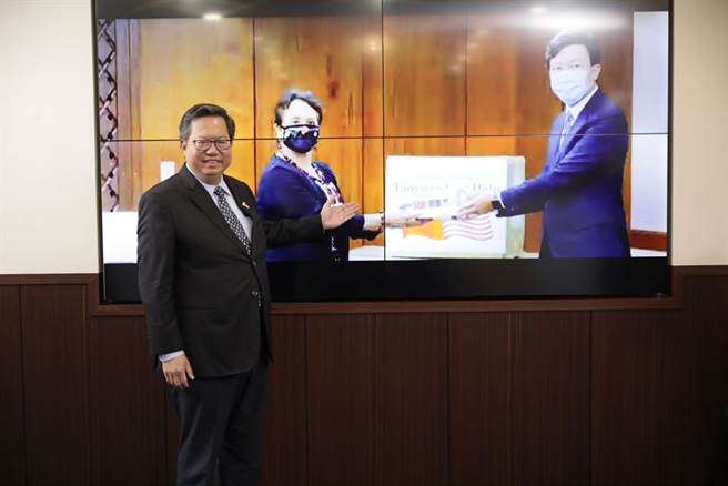 桃园市府友好援助口罩防疫物资给关岛，也期待疫情趋缓，再续台、美友好情谊。 (秘书处提供／蔡依珍桃园传真)