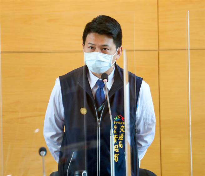 交通局长叶昭甫说，市府将从工程面、财务面等综整考量检讨设站的可行性。（陈世宗摄）