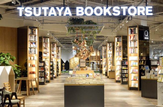 TSUTAYA BOOKSTORE將進駐NOKE忠泰樂生活，攜手共創新型態展店。圖為TSUTAYA BOOKSTOREホームズ尼崎店（兵庫県尼崎市）。（忠泰集團提供）