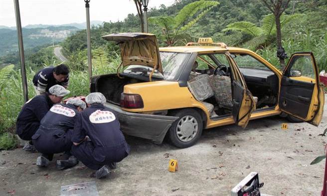 警方在1999年在新北市石碇区发现一辆计程车驾驶轻生，推测与彭婉如命案有关，然而政局不符。（图／报系资料照）