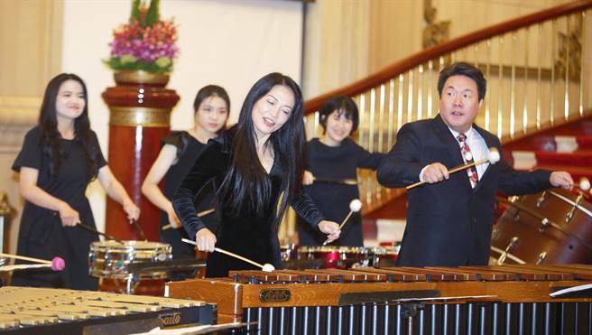 朱宗庆打击乐团明年将创团满35周年，在全球疫情持续，欧美剧场关闭、停演之际，乐团同样规划一连串演出和线上影片，持续向世界发声。（张铠乙摄）