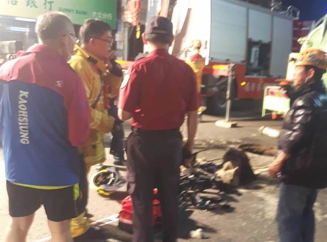 高雄市惊传下水道工安意外，水利局到场处理，厘清意外发生的原因。（高市消防局提供／袁庭尧高雄传真）