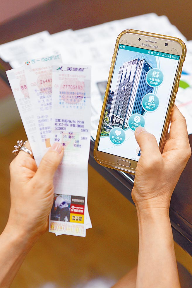 小额发票套领统一发票奖金，未来恐行不通了。财政部赋税署指出，未来将研议订定新规定，只要是有「取巧」、套领发票意图，小额消费发票奖金将不给兑奖。（本报资料照片）