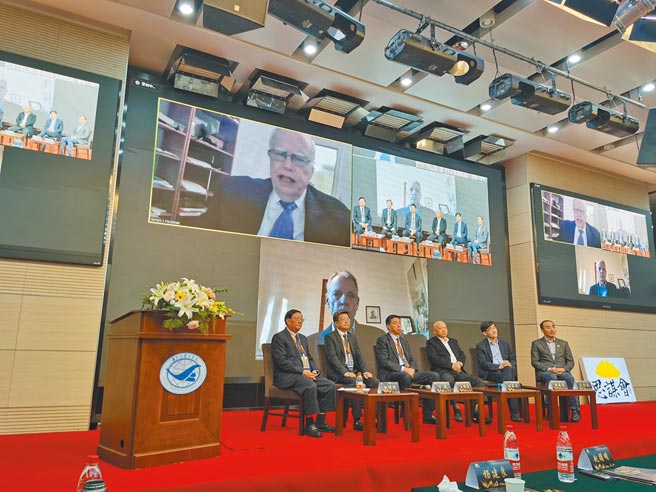 诺奖得主云对话江苏企业家。