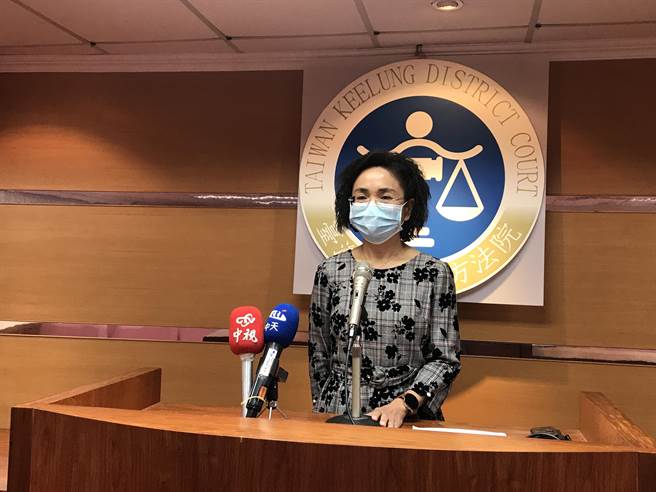 刘桂金说，PMMA毒性相当强，喝2-3包可能就会死亡。（陈彩玲摄）