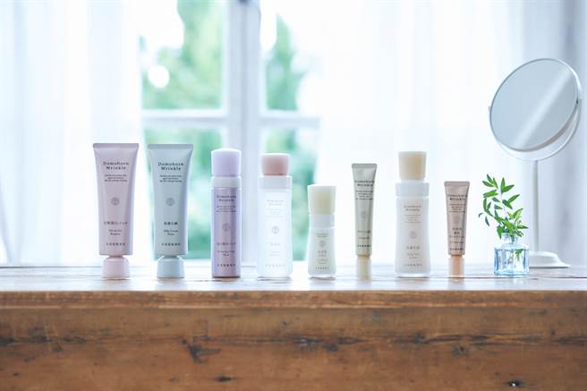 进化版「美活肌精华」与「乳霜20」。（朵茉丽蔻提供）