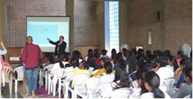 醒吾科大为推动教学国际化，远至印度招生，获当地逾300位学生热烈回应。(醒吾科大提供)