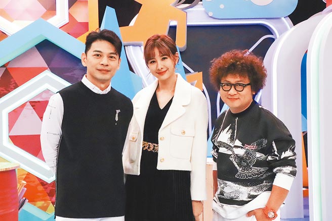 阿Ken（左起）、安心亞與納豆昨主持《同學來了》。（中天綜合台提供）