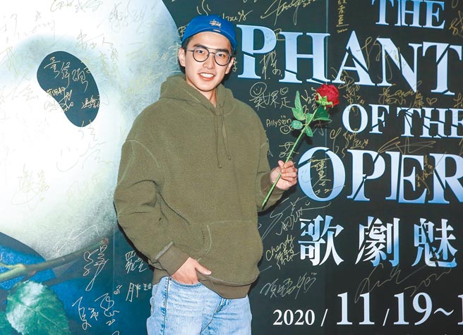 曾敬骅昨素顏前来观赏音乐剧。（粘耿豪摄）