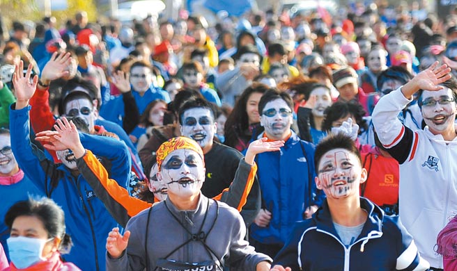 大陆国企掀违约潮，分析师指出，随着殭尸企业被淘汰，从长远来看可能是件好事。图为渖阳殭尸跑活动。（中新社资料照片）