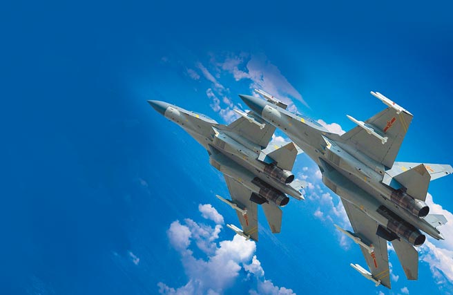 解放军空军歼-16战机进行飞行训练。（新华社资料照片）