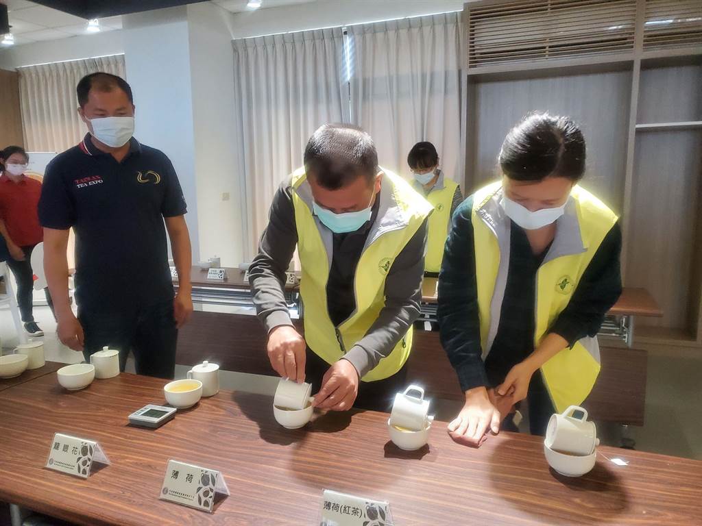 台灣茶世界香，雲科大開發的雲端系統幫助茶農走向國際認證。（周麗蘭攝）