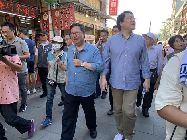 桃园市长郑文灿（左）与基隆市长林右昌（右）。（资料照，黄婉婷摄）