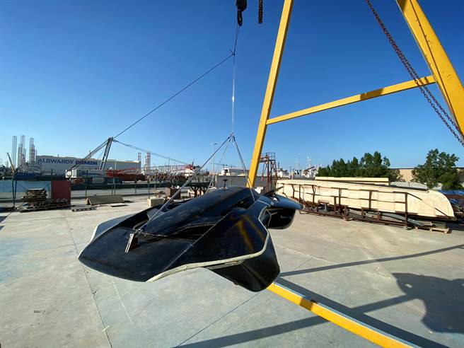 由台灣囝仔陳坤揚、林愷澤與跨國團隊打造的全碳纖維單人座Antelope飛行車，長度僅房車一半、重量約10公斤，今年初在杜拜成功飛行。（Bellwether提供／曹婷婷台南傳真）