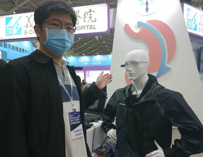 奇美医院刘璟锋医师与团队，共同研发听障智能沟通辅助系统。(图/梁惠明摄)