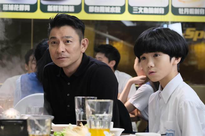 《热血合唱团》13岁童星姚学智竟不认识华仔。（双喜电影提供）