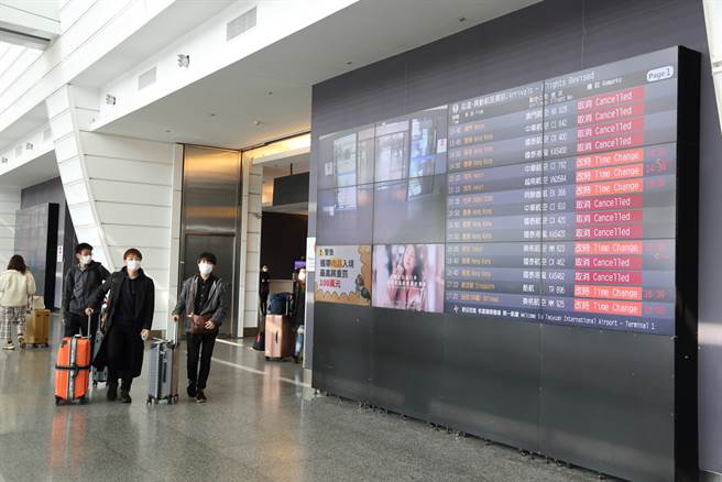 7名国籍航空空服员成防疫漏洞，指挥中心坦承无法可管。（示意图／Shutterstock）