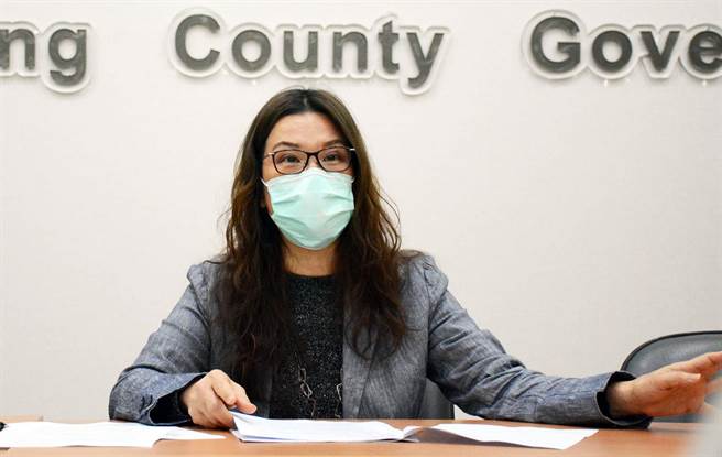 屏县府发言人鄞凤兰强调，信功消防安检是例行公事，别跟政治扯上关系。(林和生摄)