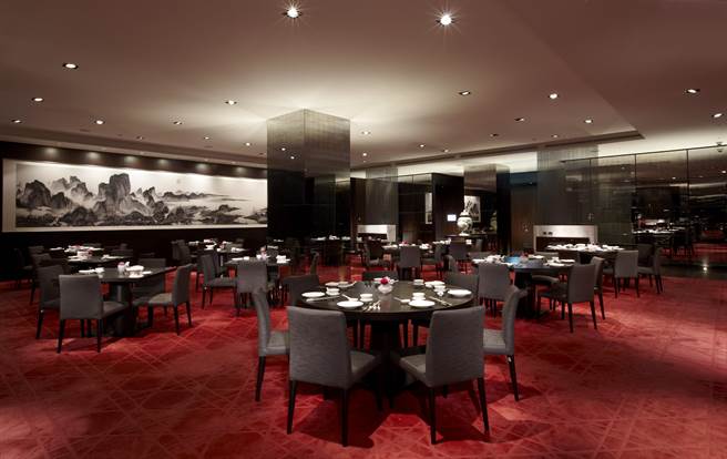 为满足小家庭团圆聚餐的需求，寒舍食谱首次推出精致型的外带「粤味迎春年菜组」。（寒舍提供）