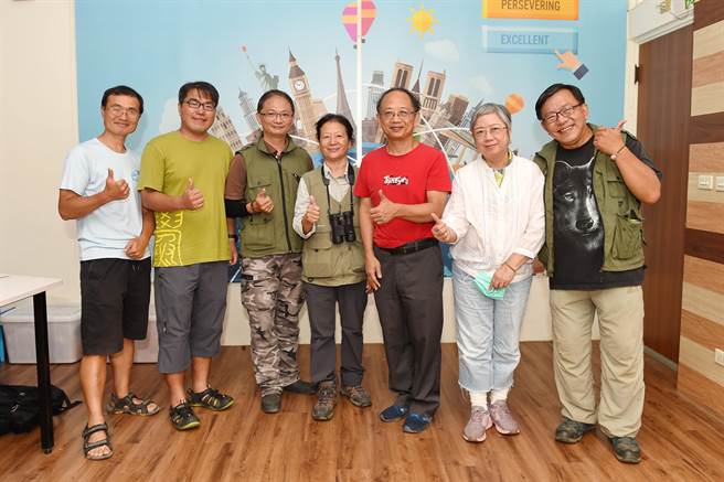 静宜大学规划「寻鲎特攻队」，找回在中部海线消失数十年，有海洋活化石之称，也是大肚溪口的明星湿地物种「鲎」。（陈世宗摄）