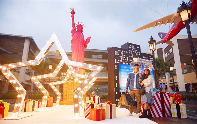 GLORIA OUTLETS华泰名品城今年再推出5大耶诞场景、3大活动献礼，再度带来露天飘雪市集，共36个人气摊位。（华泰名品城提供）