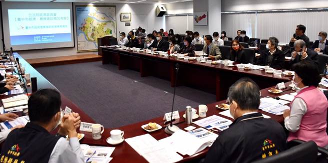 立院经委会考察台中，中市府争取经济及水利建设近30亿元。（台中市政府提供／陈世宗台中传真）