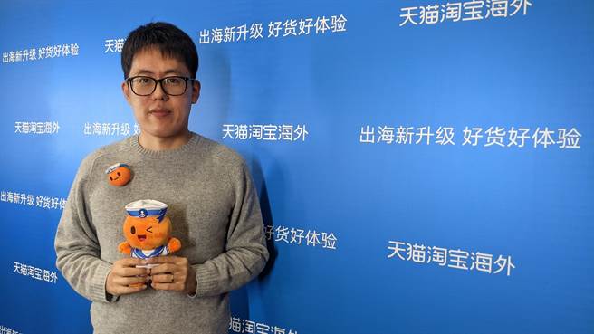 天貓淘寶海外事業部總經理葉劍秋分享「亞太消費者體驗提升計畫」，並宣布在台將推出百萬商品跨境包郵。（圖：阿里巴巴提供）