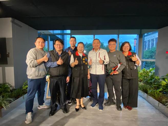 花莲县长徐榛蔚今率县府团队造访新北市府，与新北市长侯友宜合体开直播，介绍在地农特产品及特色观光活动。（新北市府提供／许哲瑗新北传真）