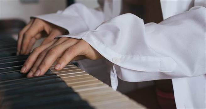 鋼琴女師婚後轉戰直播主，家中大戰抖內140萬小王全都錄下場慘。(示意圖/達志影像)