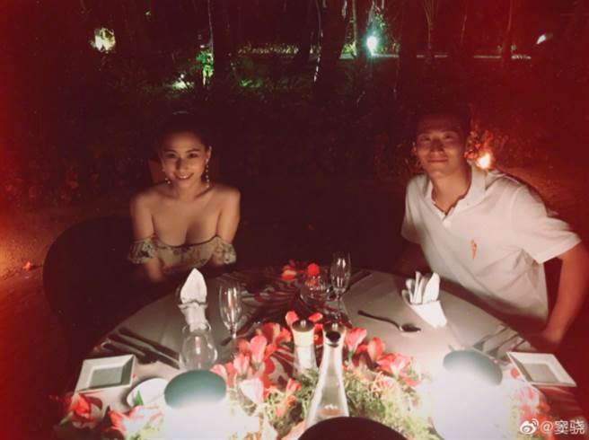 赌王千金何超莲在去年4月公开和男星窦骁相恋。(图/ 摘自窦骁微博)