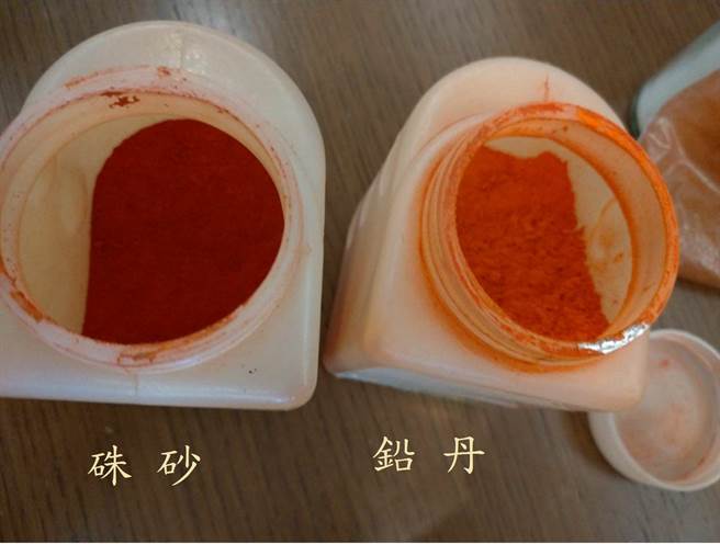 朱砂与铅丹在外观顏色、色素附着度仍有差异，吕世明竟未能区别，连检方也讶异。（图／翻摄画面）