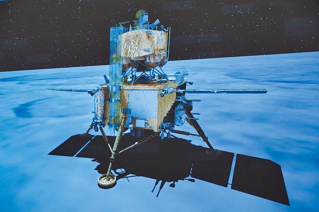 12月1日嫦娥五号探测器成功降落在月球地表。（新华社）