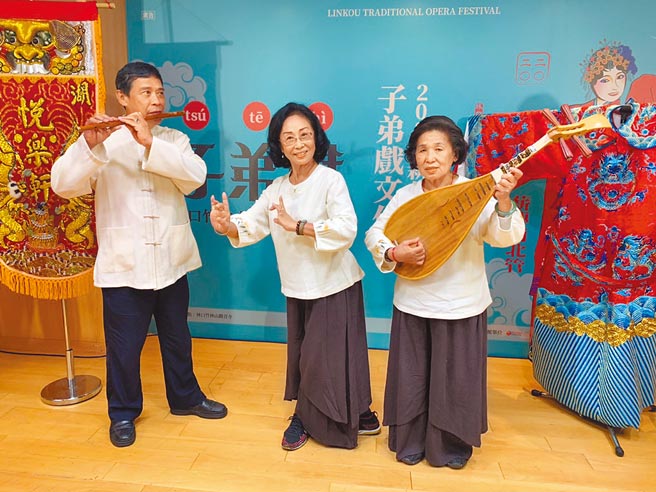 新北市林口子弟戏5日将在竹林山观音寺演出，当天还将规画子弟戏DIY、服装体验等摊位，昨举办记者会。（许哲瑗摄）