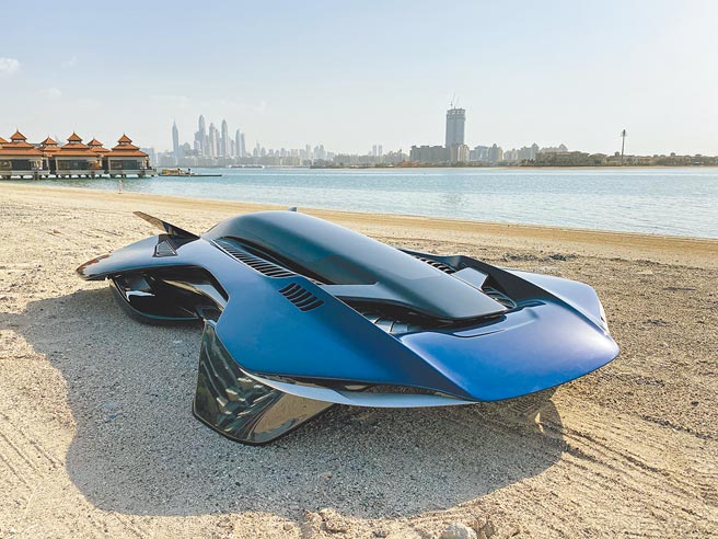 相较于目前各国打造的飞行车多仍停留在有翅膀或螺旋桨的阶段，Bellwether打造全碳纤维单人座Antelope飞行车。（Bellwether提供／曹婷婷台南传真）