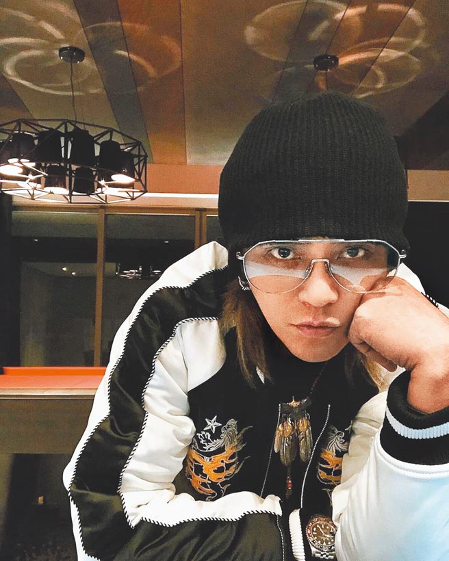 罗志祥这段时间勤运动、打高尔夫球及陪伴母亲，生活充实。（摘自IG）