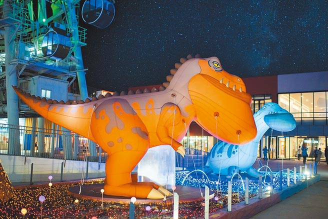MITSUI OUTLET PARK台中港店打造「戽斗恐龙探险岛」的热带耶诞节丛林探险。（MITSUI OUTLET PARK提供）